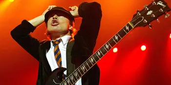 Angus Young 'ACDC', Gitaris Terbaik Australia