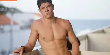 Yaks, Putra Mark Wahlberg Mainkan Nipple Ayahnya!