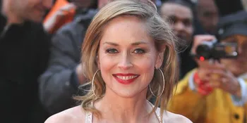 Lecehkan Pegawai, Sharon Stone Dituntut ke Meja Hijau