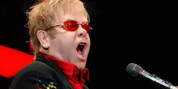 Infeksi Pernapasan, Elton John Masuk Rumah Sakit
