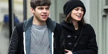Keira Knightley Bertunangan Dengan Seorang Rocker