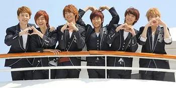 Debut di Jepang, Boyfriend Gelar Jumpa Pers di Kapal Pesiar