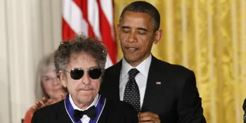 Barrack Obama Beri Penghargaan Kepada Bob Dylan