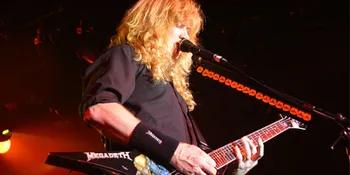 Dilempari Batu, Megadeth Turun Panggung