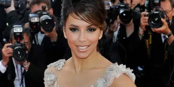 Pacar Eva Longoria Ketahuan Bareng Wanita Topless!