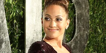 Jennifer Lopez Bantah Sudah Bertunangan
