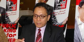 Charles Bonar Sirait Bikin Buku Untuk Guru