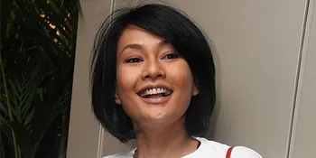 Endhita Belajar Memegang Pistol Demi Peran