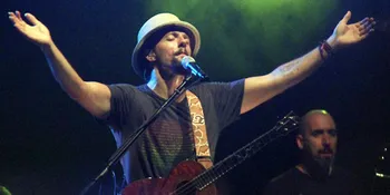 Seluruh Penonton Bernyanyi Rayakan Ultah Jason Mraz