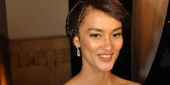 Atiqah Hasiholan Nyanyikan Soundtrack 'HELLO GOODBYE'