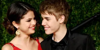Justin Bieber - Selena Gomez Dituding Imigran Gelap?
