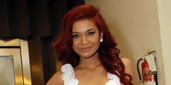 Citra Scholastika Ikuti Gaya Rihanna?