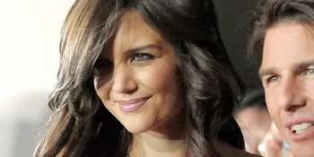 Belum Cerai, Katie Holmes Dilamar Pria Gelandangan?