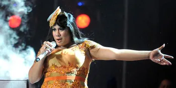 Regina Pungkasi Lagu, Juri Triple A Standing Ovation