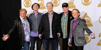 Anak-Anak Personel The Beach Boys Bikin Band