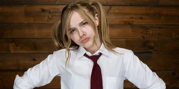 Chloe Moretz Bangga Menjadi Duta Merk Busana