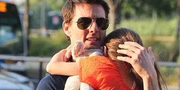 Akhirnya Tom Cruise Peluk Suri Cruise Lagi