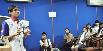 Lucky Hakim Ajak Pemuda Terjun ke Politik