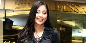 Inilah Klarifikasi Ayu Azhari Soal Gosip Cerai