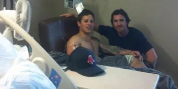 Christian Bale Kunjungi Korban Penembakan Colorado