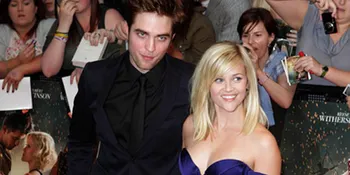 Galau, Robert Pattinson Sembunyi di Rumah Reese Witherspoon?