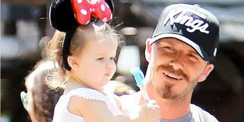 Seniman Sukses Damien Hirst Hias Kamar Harper Seven Beckham