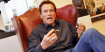 Arnold Schwarzenegger - Sylvester Stallone 'Saling Jatuh Cinta'