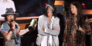 Johnny Depp Nge-Rock Bareng Aerosmith!