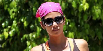 Wajah Muram, Halle Berry Lepas Cincin Pertunangan