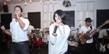 Intim, Buka Bersama Fans dan Artis Organic Records