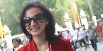 Gugat Cerai, Wanda Hamidah Masih Kenakan Cincin Kawin