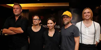 Ribuan Penonton Serbu Konser The Cardigans