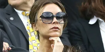 10 Bukti Victoria Beckham Bisa Tersenyum