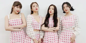 10 Foto Ini Buktikan Red Velvet Selalu Kompak Pakai Lipstik Warna Merah, Lovely Banget!