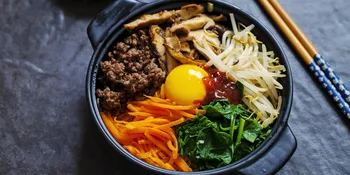 10 Ide Camilan ala Idol K-POP yang Cocok Buat Usir Lapar saat Tengah Malam