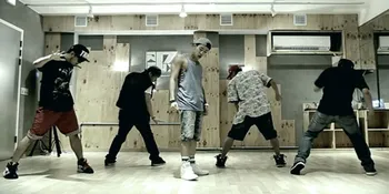 10 Latihan Bintang K-Pop Yang Bikin Mulut Ternganga