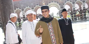 100 Hari Wafat Uje, Pipik Kumpulkan 230 Anak Yatim