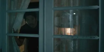 11 Film tentang Tetangga Baru yang Menyimpan Rahasia, Banyak Plot Twist Tak Terduga