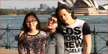 21 Tahun Nikah, Dewi Gita Akhirnya Dikado Perhiasan Oleh Armand