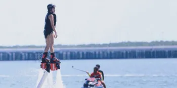 3 Tips Penting Main Flyboarding Ala Ayushita