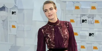 4 Bulan Jadi Pacar Wanita Ini, Cara Delevingne Pilih Putus?