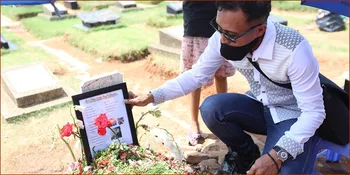 40 Hari Kematian, Makam Olga Syahputra Masih Tetap Harum