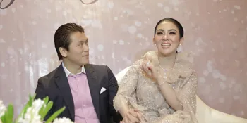 6 Foto Ini Bukti Reino Barack Selalu Pegang Perut Syahrini, Apa Alasannya?