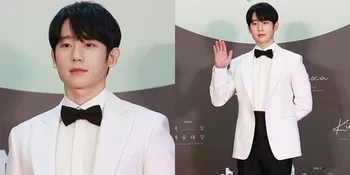 6 Potret Ketampanan Jung Hae In di Red Carpet Baeksang Arts Awards 2020, Pakai Jas Putih Bak Pangeran Kisah Dongeng!