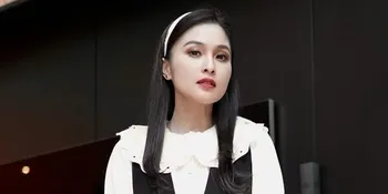 7 Foto Sandra Dewi Pertama Kali Keluar Rumah Setelah Operasi Ambeien, Kecantikannya Tak Diragukan Lagi