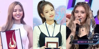 7 Idol K-Pop Ini Tak Sengaja Menjatuhkan Bahkan Merusak Trofi Kemenangannya, SOMI - Jennie BLACKPINK