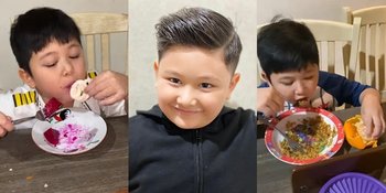 7 Potret Anak Deswita Maharani dan Ferry Maryadi yang Unik, Makan Nasi Pakai Jeruk - Mie Ayam Lauk Mangga