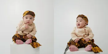 7 Potret Elio Anak Joshua Suherman dan Clairine Clay Pakai Blangkon, Gemas Maksimal