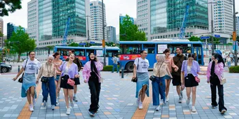 7 Potret Nagita Slavina di Jalanan Korea, bak Gadis - Gayanya Imut Banget