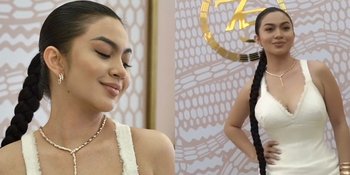 7 Potret Pesona Ariel Tatum Kenakan Dress Putih dengan Rambut Dikepang, Netizen: Emang Boleh Sesempurna Ini?